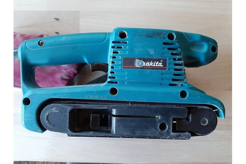 Ленточная шлифмашина Makita 9910