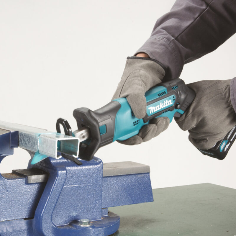 Сабельная пила Makita CXT JR105DWAE