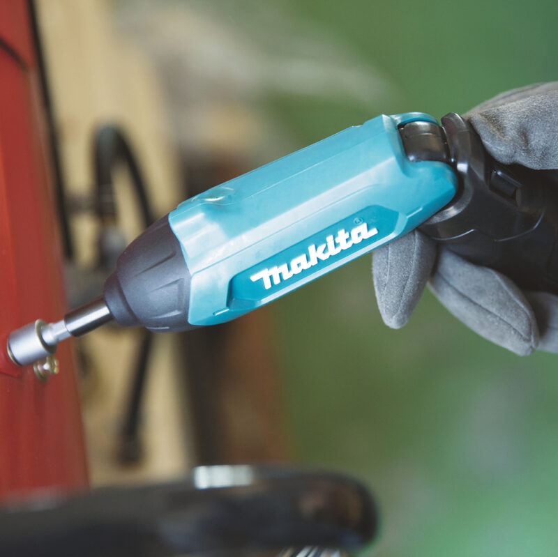 Отвертка аккумуляторная MAKITA DF001DW