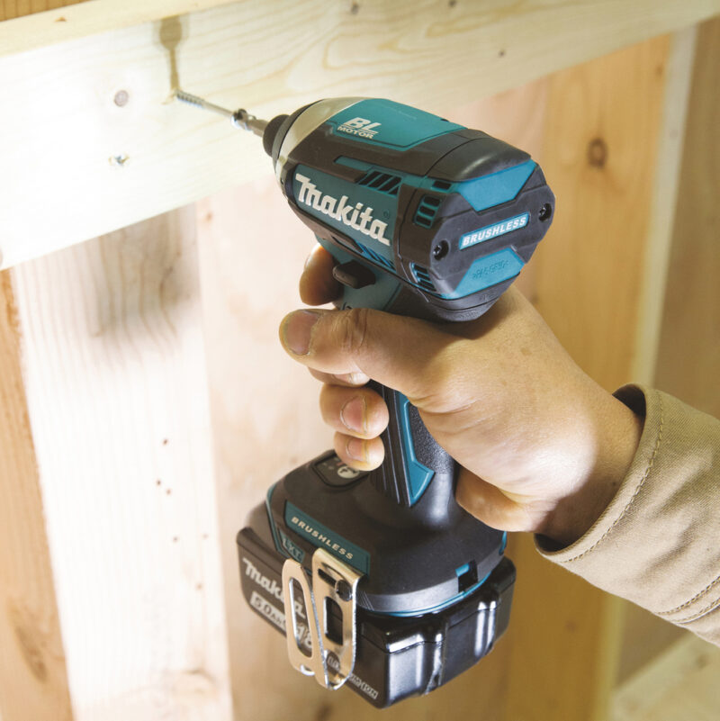 Аккумуляторный ударный шуруповерт Makita DTD154RFE