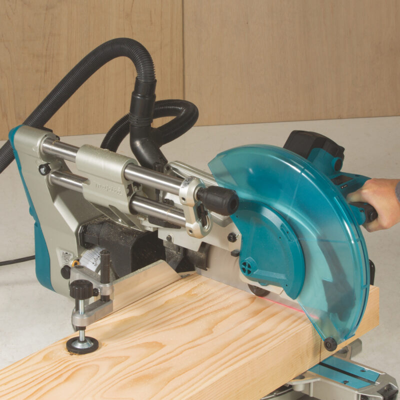 Торцовочная пила Makita LS1219L