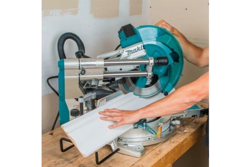 Торцовочная пила Makita LS1219L
