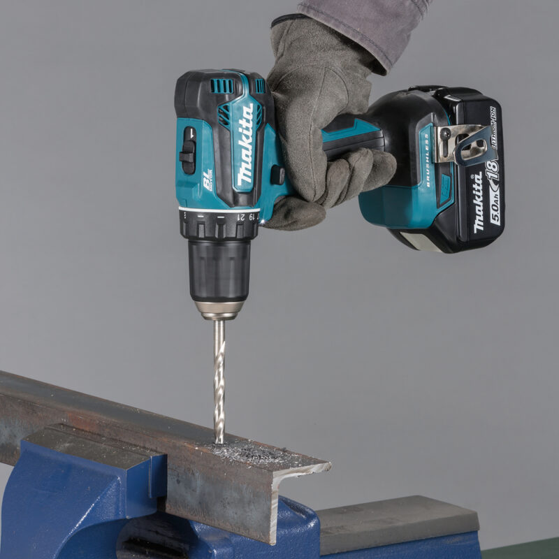 Аккумуляторная дрель-шуруповерт Makita LXT DDF485Z