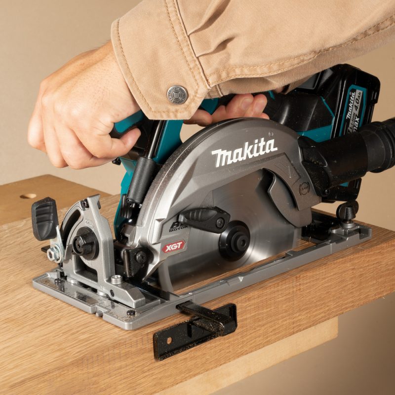 Аккумуляторная дисковая пила Makita XGT BL 40В без аккумулятора и ЗУ HS012GZ