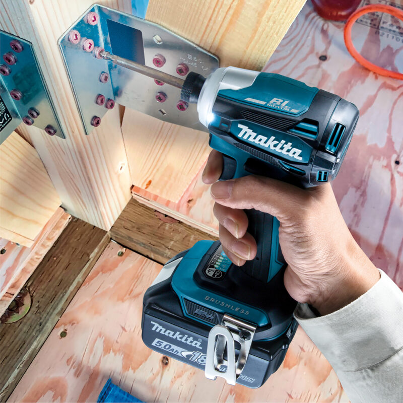 Аккумуляторный ударный бесщеточный шуруповерт Makita 180Нм, М5-М16 DTD172Z