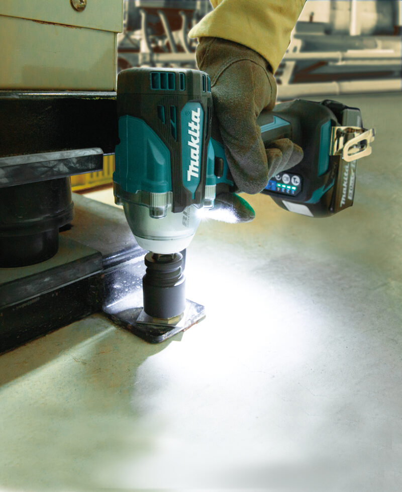 Аккумуляторный ударный гайковерт Makita LXT BL DTW300RTJ
