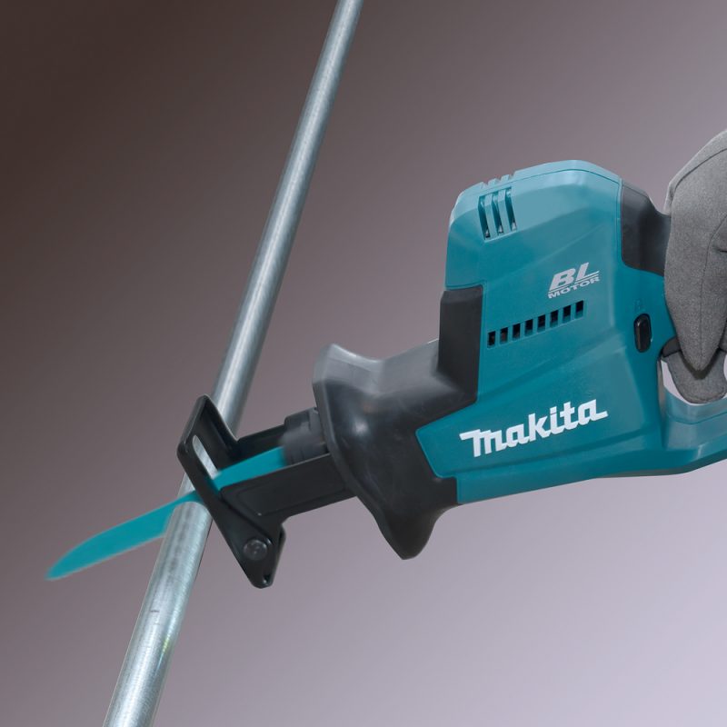 Аккумуляторная сабельная пила Makita LXT BL 18В, ход 22мм, рез 255мм, XPT, электрический тормоз, регулиров DJR189Z