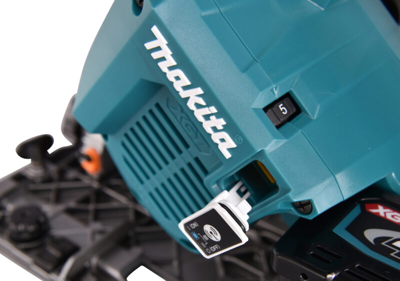 Аккумуляторная погружная дисковая пила Makita XGT SP001GZ02