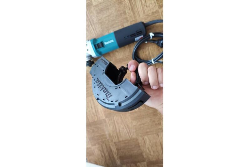 Угловая шлифовальная машина Makita 9565CVR