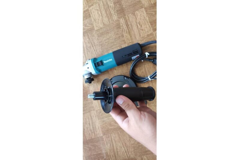 Угловая шлифовальная машина Makita 9565CVR