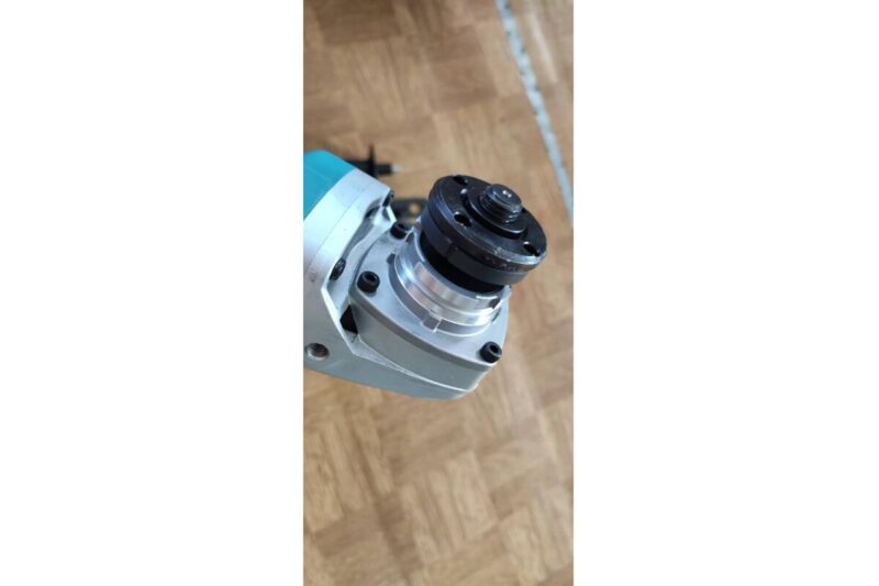 Угловая шлифовальная машина Makita 9565CVR
