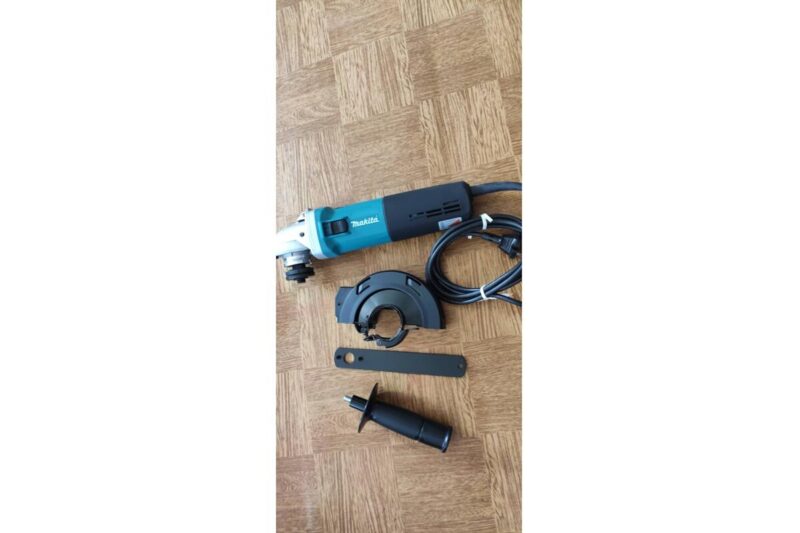 Угловая шлифовальная машина Makita 9565CVR