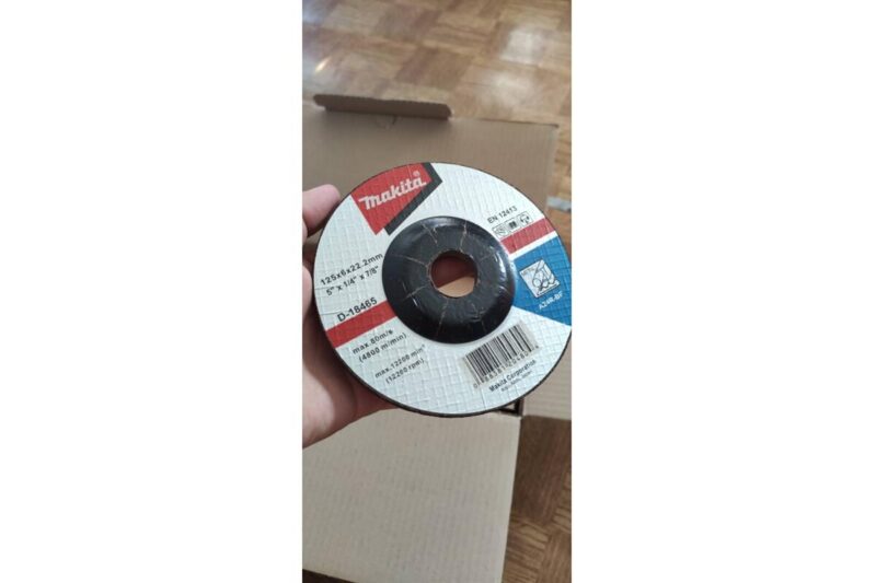 Угловая шлифовальная машина Makita 9565CVR