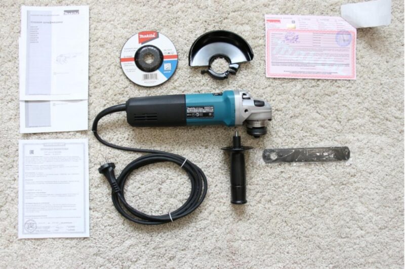 Угловая шлифовальная машина Makita 9565CVR
