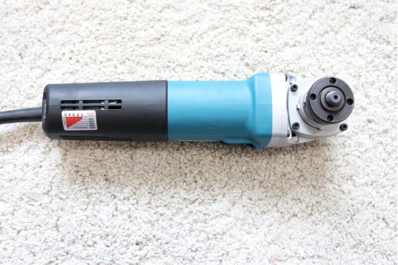 Угловая шлифовальная машина Makita 9565CVR