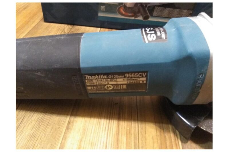 Угловая шлифовальная машина Makita 9565CVR