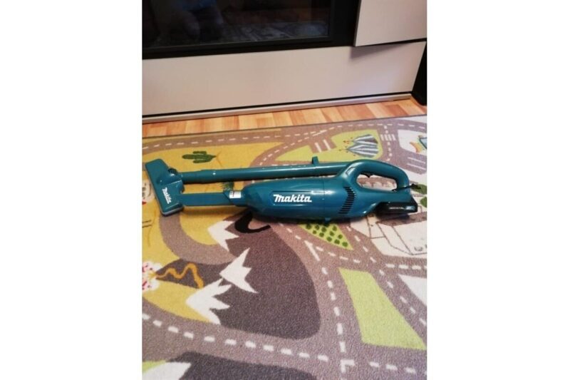 Аккумуляторный пылесос Makita CL106FDWY