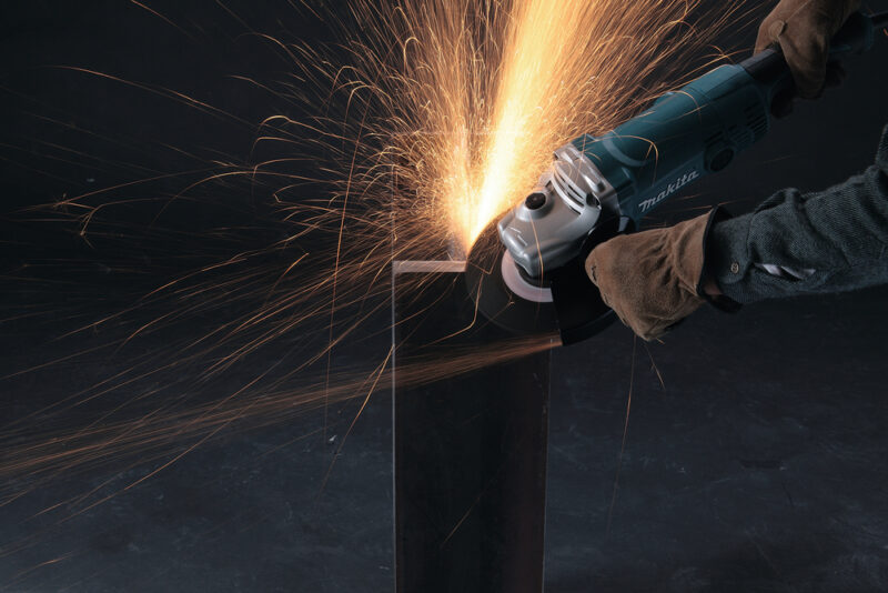 Угловая шлифмашина Makita GA7050