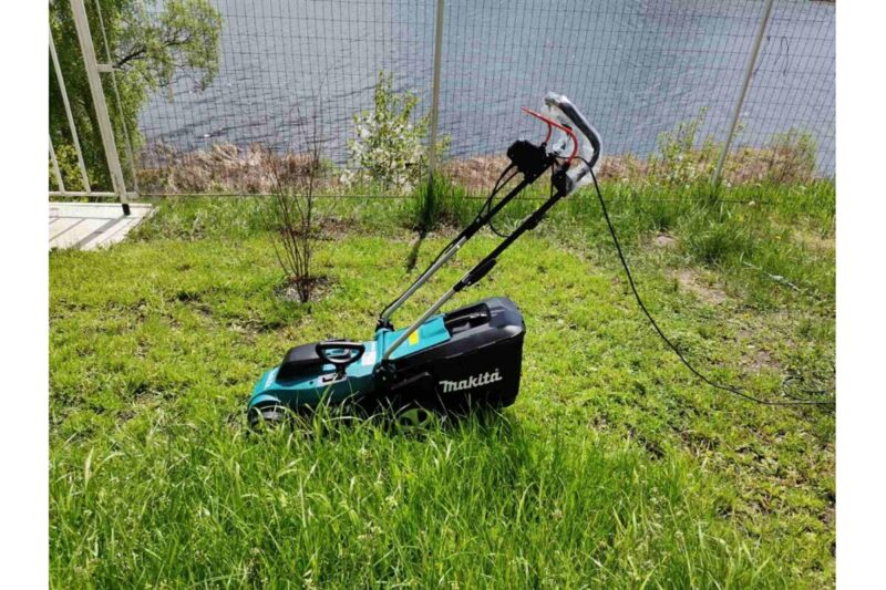 Электрическая газонокосилка Makita ELM3320
