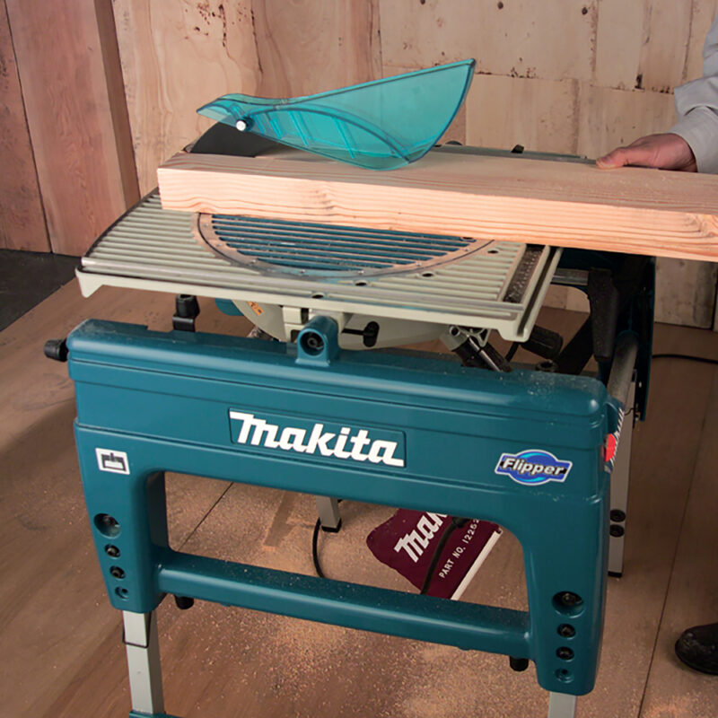 Комбинированная торцовочная пила Makita LF 1000