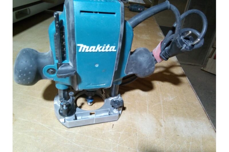 Фрезер Makita RP0900