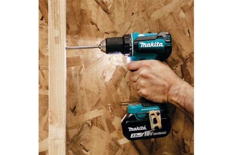 Аккумуляторная дрель-шуруповерт Makita DDF485RFE