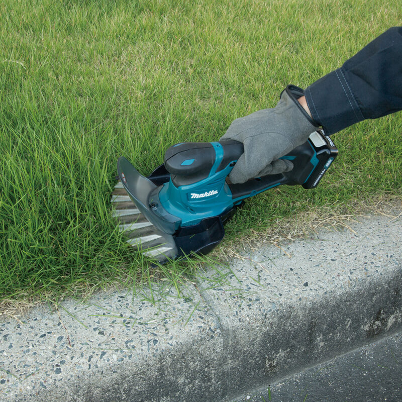 Аккумуляторные ножницы Makita CXT UM600DWAE