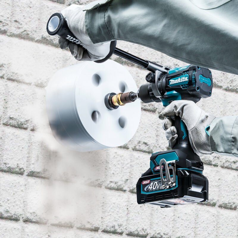 Аккумуляторная дрель-шуруповерт Makita XGT BL 40В DF001GZ