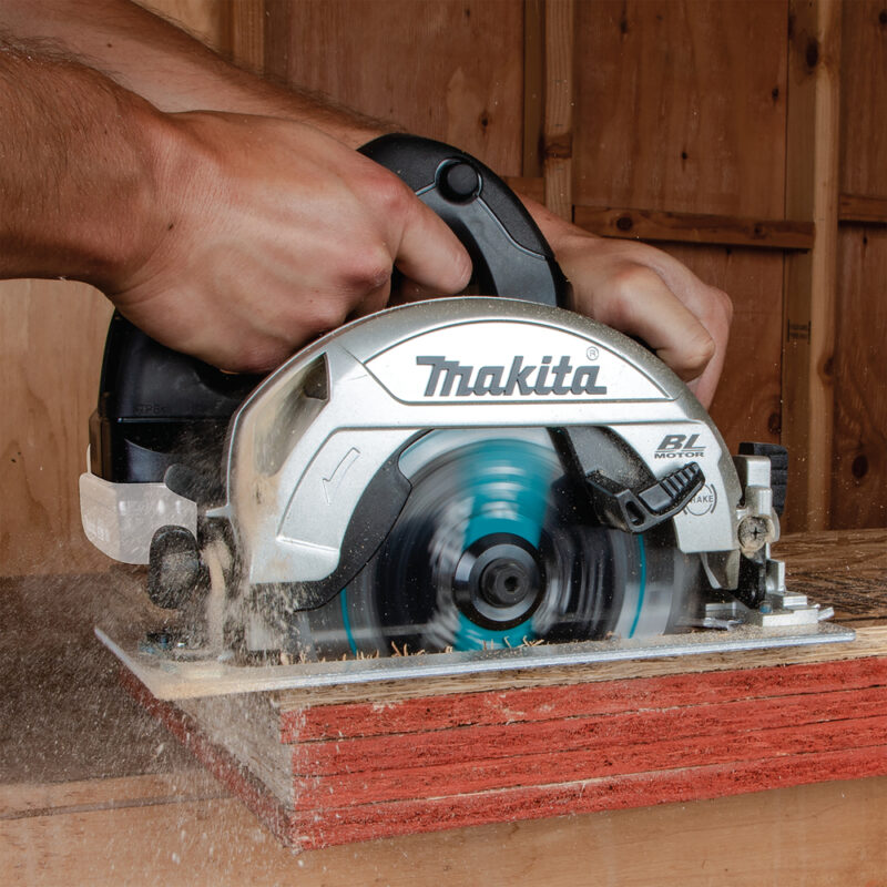 Дисковая пила Makita LXT DHS661ZU