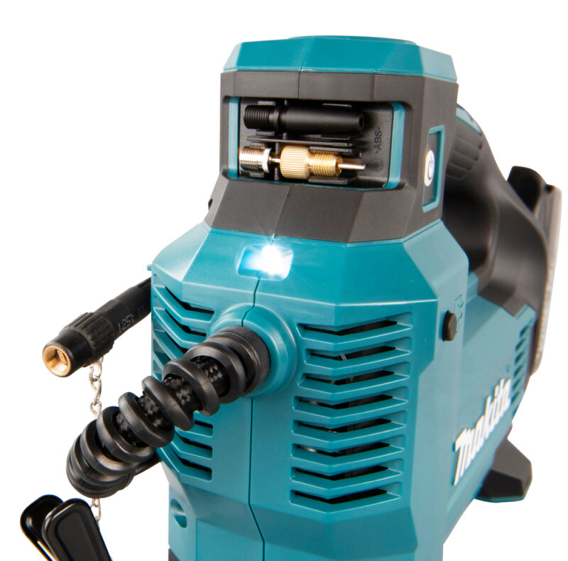 Автомобильный аккумуляторный насос Makita LXT 18В, 11.1 бар, 3 скорости, 22/11/7 л/мин, XPT, 4 насадки, без аккум. и з/у DMP181Z