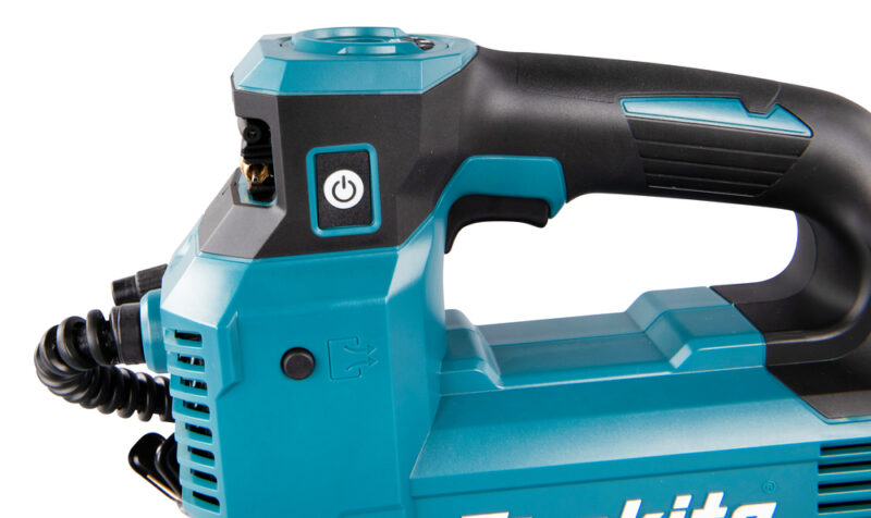 Автомобильный аккумуляторный насос Makita LXT 18В, 11.1 бар, 3 скорости, 22/11/7 л/мин, XPT, 4 насадки, без аккум. и з/у DMP181Z