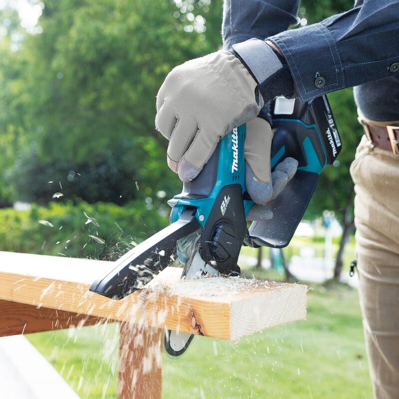 Аккумуляторная цепная пила Makita LXT DUC204Z