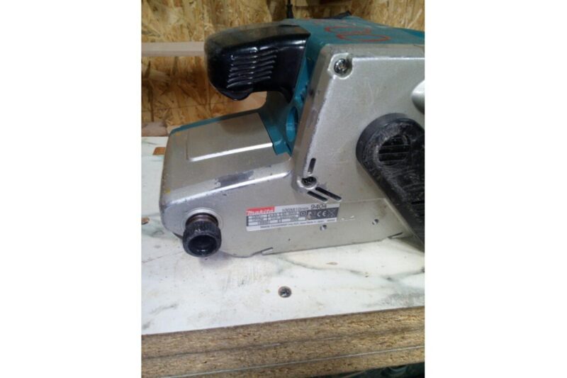 Ленточная шлифмашина Makita 9404