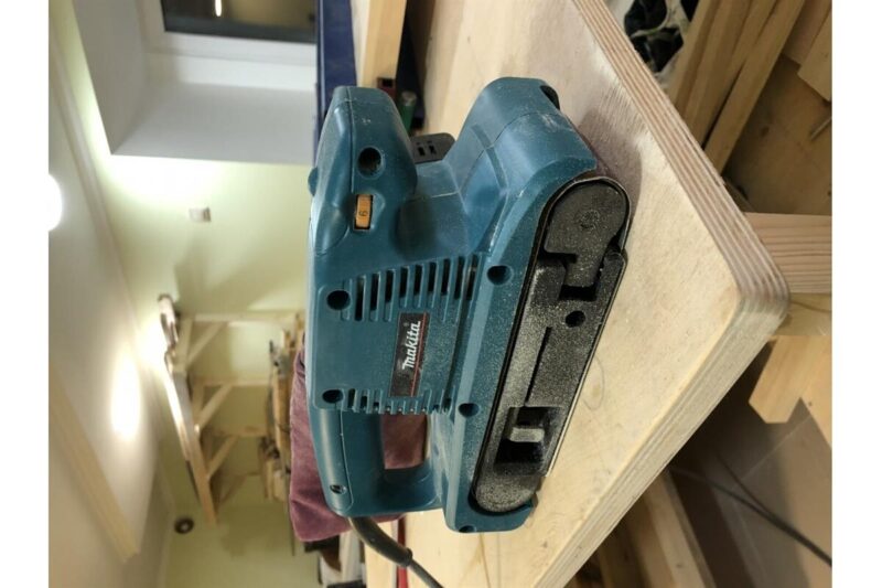 Ленточная шлифмашина Makita 9911